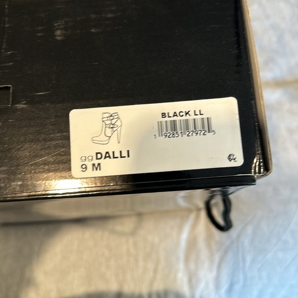 Guess Fall boots - Picture 3 of 3